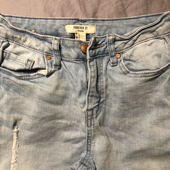 FREE W/PURCHASE!!! Only worn once! F21 Jeans - Picture 1 of 3